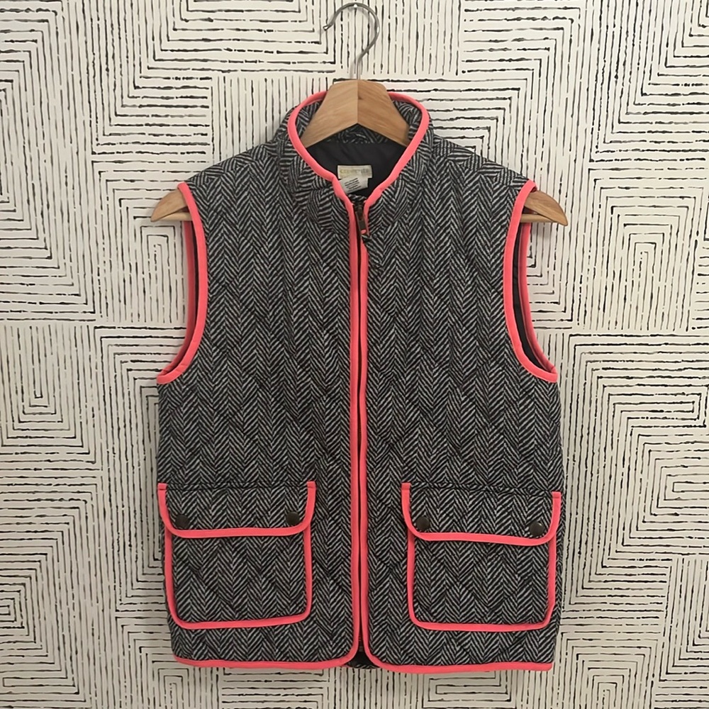 Herringbone puffer with neon trim